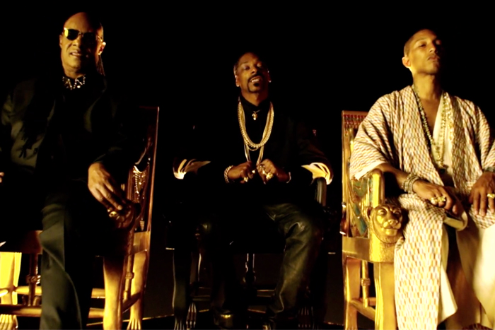 《California Roll》由 Snoop Dogg 與 Stevie Wonder & Pharrell Williams 聯合打造全新單曲