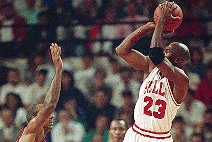Michael Jordan 1992 年總決賽「The Shrug」Mitchell & Ness 復刻球衣發佈！