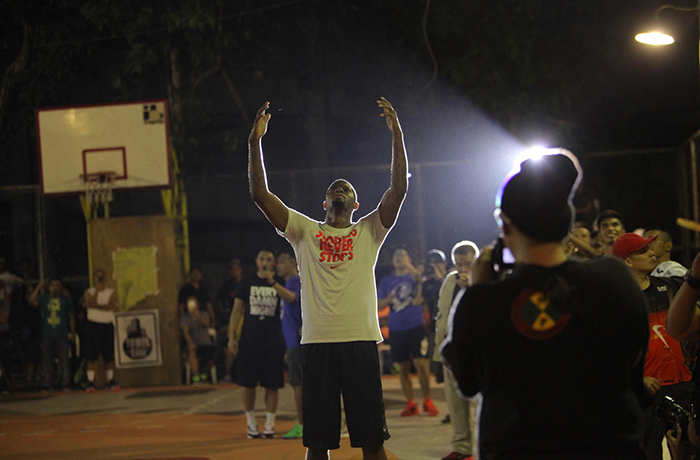 Paul George 於 Nike 菲律賓打出名堂活動中展現灌籃美技！