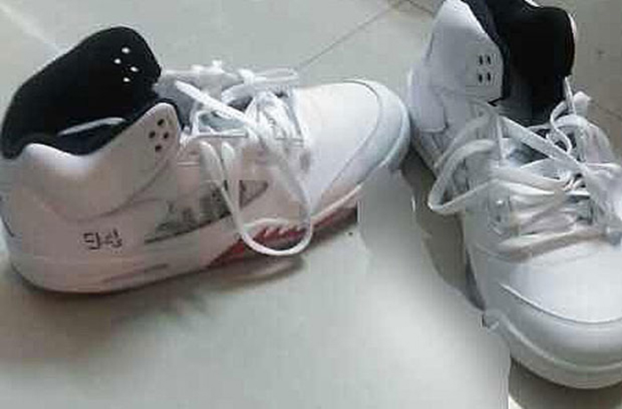 第三雙是白色！Supreme x Air Jordan 5 聯名鞋款模糊曝光！