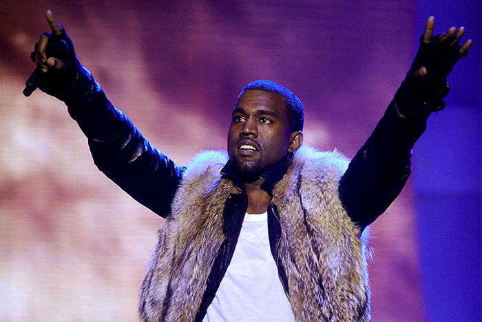 星光熠熠！Kanye West 榮獲 VMA 最高殊榮，齊名各大傳奇藝人！