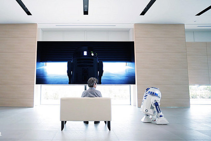 日本電器品牌 AQUA 發佈《星際大戰》經典角色 R2-D2 移動式冰箱
