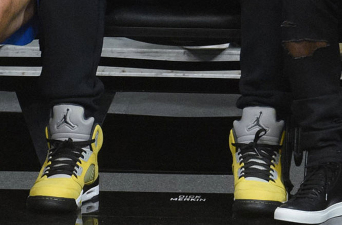 猜猜是哪一雙？話題天王 Drake 昨日穿上一雙價值 16 萬台幣的 Air Jordan 5！
