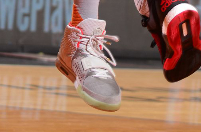 各種膜拜！NBA 鞋頭 PJ Tucker 穿上 Nike Air Yeezy 2「Pure Platinum」上場打球啦！