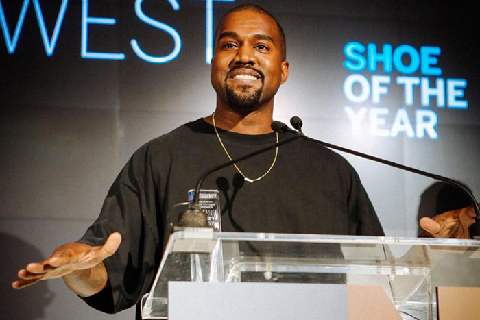 肯爺終於笑了！Kanye West 在球鞋成就獎典禮中以 Yeezy Boost 350 拿下年度球鞋獎項！