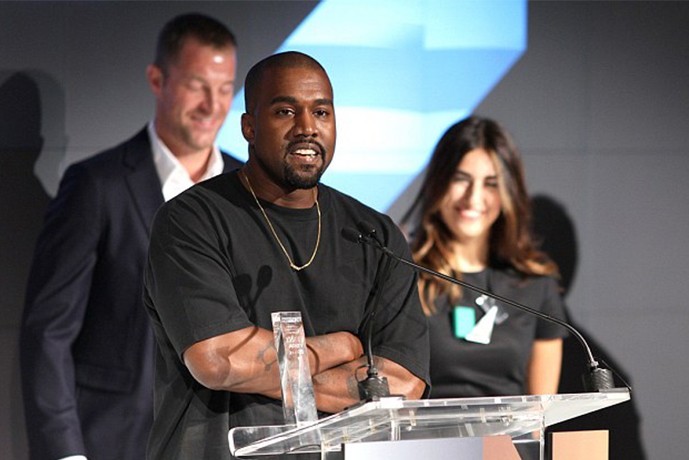 名人穿搭 / 來看 Kanye West 穿哪些焦點單品出席年度球鞋頒獎典禮！