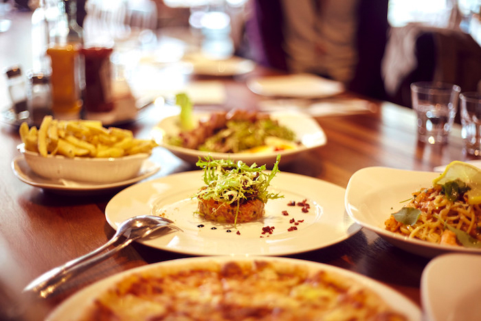 節慶氣息滿溢的長桌派對｜美式狂歡義大利風格的用餐體驗「LONGTABLE」