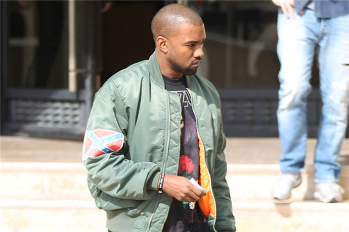 除了自己賺錢他身上的衣服也跟著獲利！Kanye West 狂穿飛行夾克提升了 Alpha Industries 的業績