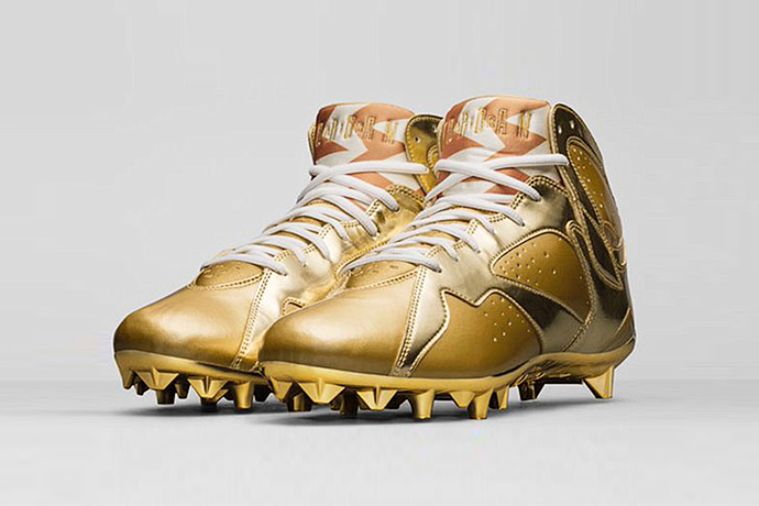 Nike 為知名橄欖球員 Charles Woodson 打造一雙全金 Air Jordan 戰靴