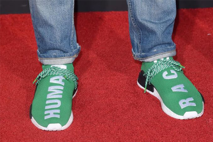 「菲董」Pharrell Williams 在葛萊美上穿著屬於自己的簽名鞋款？