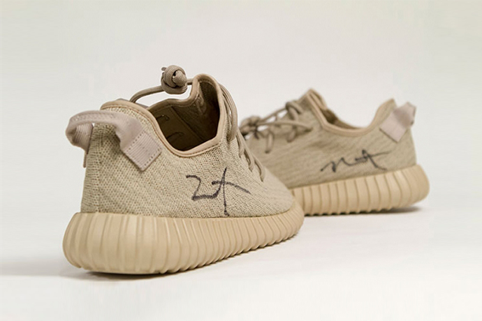 Kanye West 夫婦捐出親筆簽名鞋履於 Soles4Souls 作慈善拍賣！