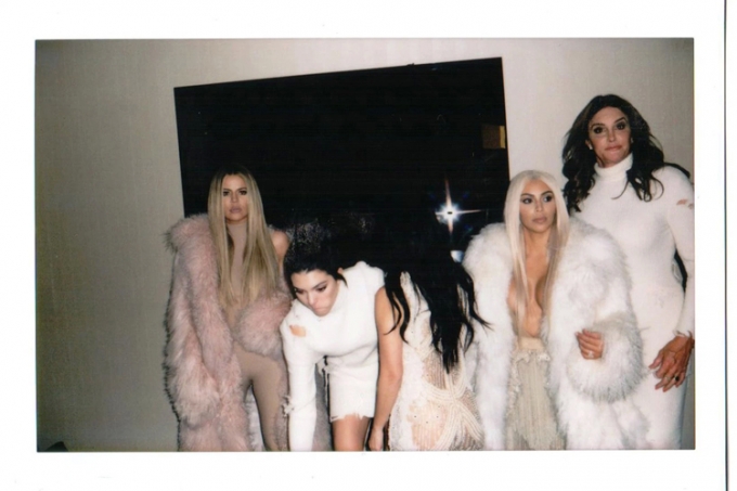 Yeezy Season 3 幕後照片曝光，Kanye West 攜 Kardashian 家族成員上鏡