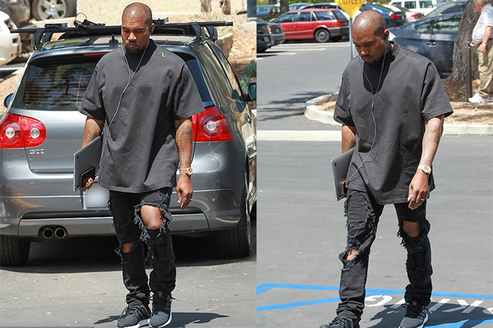名人穿搭 / Kanye West 最愛的穿搭組合：「落肩 Tee + 破壞牛仔長褲 + adidas Ultra Boost」！