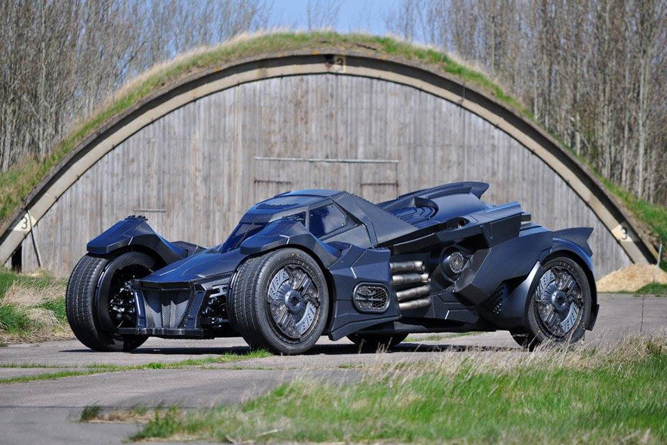 《黑暗騎士》蝙蝠車將出征拉力賽事？藍寶堅尼改造，夢幻級跑車！