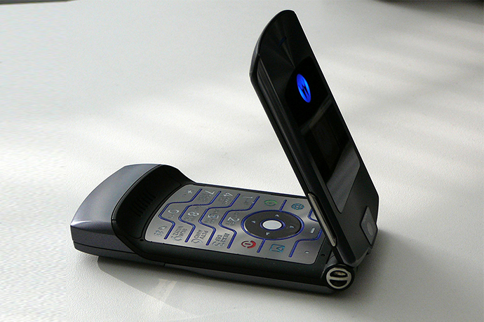 自殺式行為，重返摺疊手機的榮耀？！Motorola 在想什麼？！新一代 RAZR 即將釋出？！
