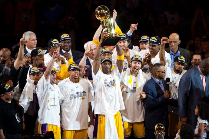 美國知名樂團 The Roots 演唱 2015-2016 NBA 總冠軍戰主題曲《Champion》