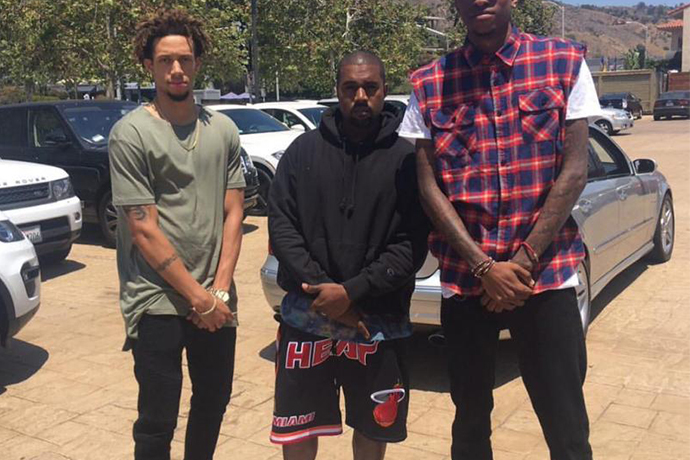 Kanye West 難得穿上「籃球褲」，果然是熱火隊的！