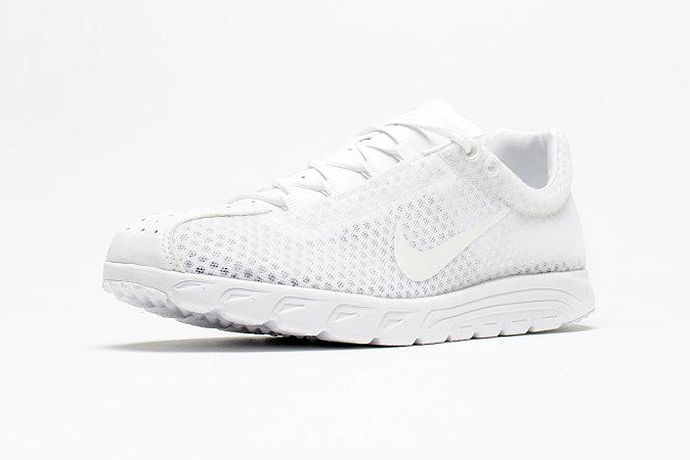 想買白鞋但又不想跟大家「撞」？在此推薦 Nike Mayfly Premium「Triple White」