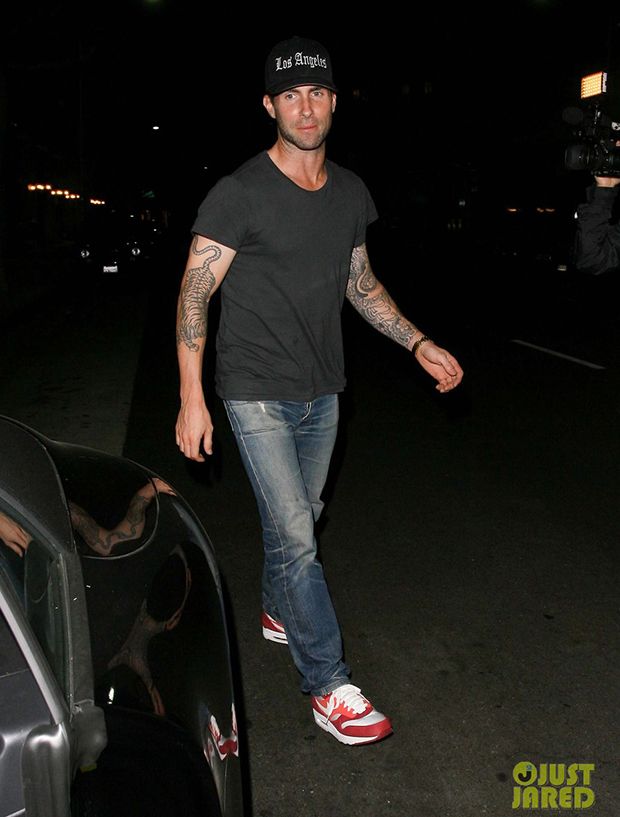 September 30, 2013: Adam Levine and model girlfriend Behati Prinsloo (not pictured) have a dinner date at Mr. Chow in Beverly Hills, CA.
Mandatory Credit: INFphoto.com Ref: infusla-195