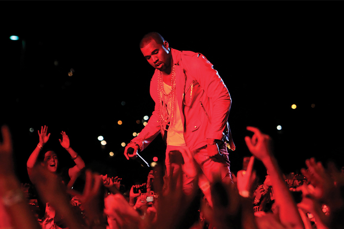 肯爺驚喜站台 Drake 演唱會，更傳出將與 Calvin Harris 合作「制裁」泰勒斯？