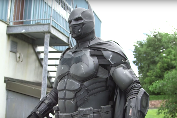 蝙蝠俠迷 DIY「最強蝙蝠裝甲」，內涵 23 種武器裝備打破金氏世界紀錄！