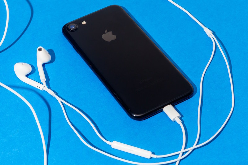 Apple 回應 iPhone 7 耳機線控問題：「可以先拔掉後再重新插入。」