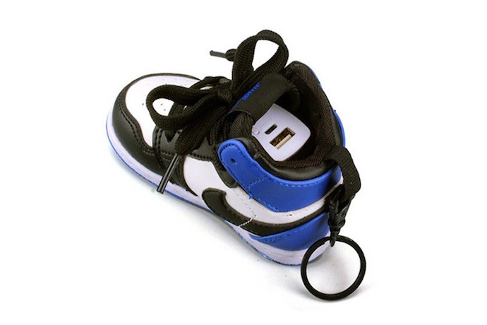 行動電源是 Air Jordan 1 造型，才不枉費你自稱鞋頭。