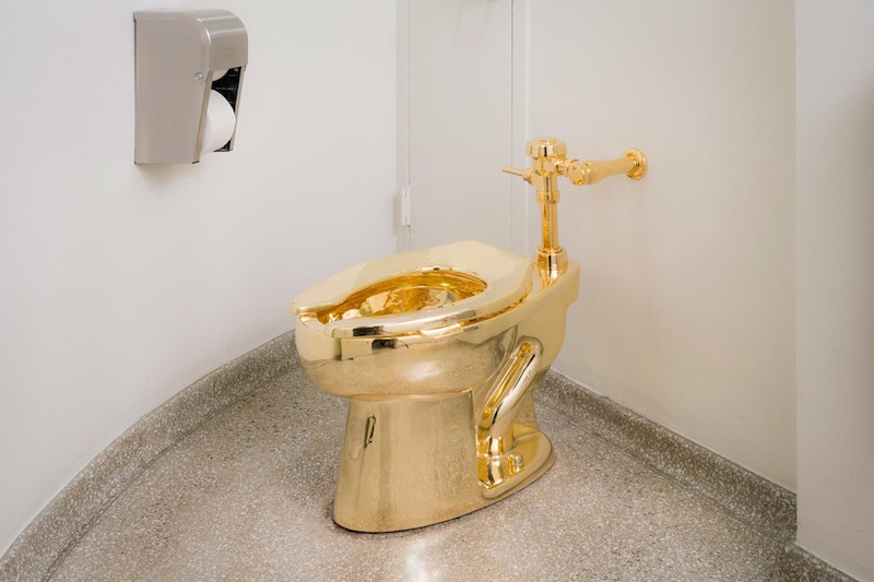 如今，你能於古根漢美術館的「金馬桶」上拉屎拉尿。