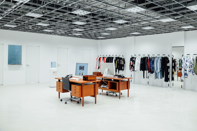 off-white-tokyo-flagship-store-inside-1