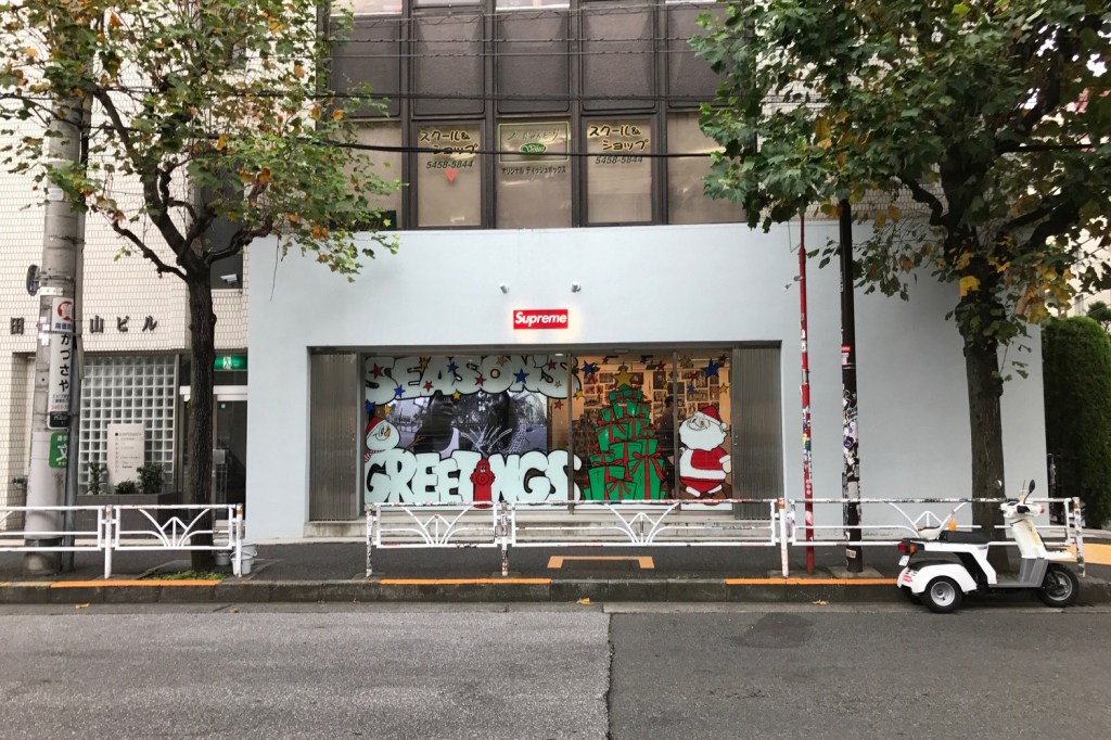 supreme-japan-christmas-store-fronts-5