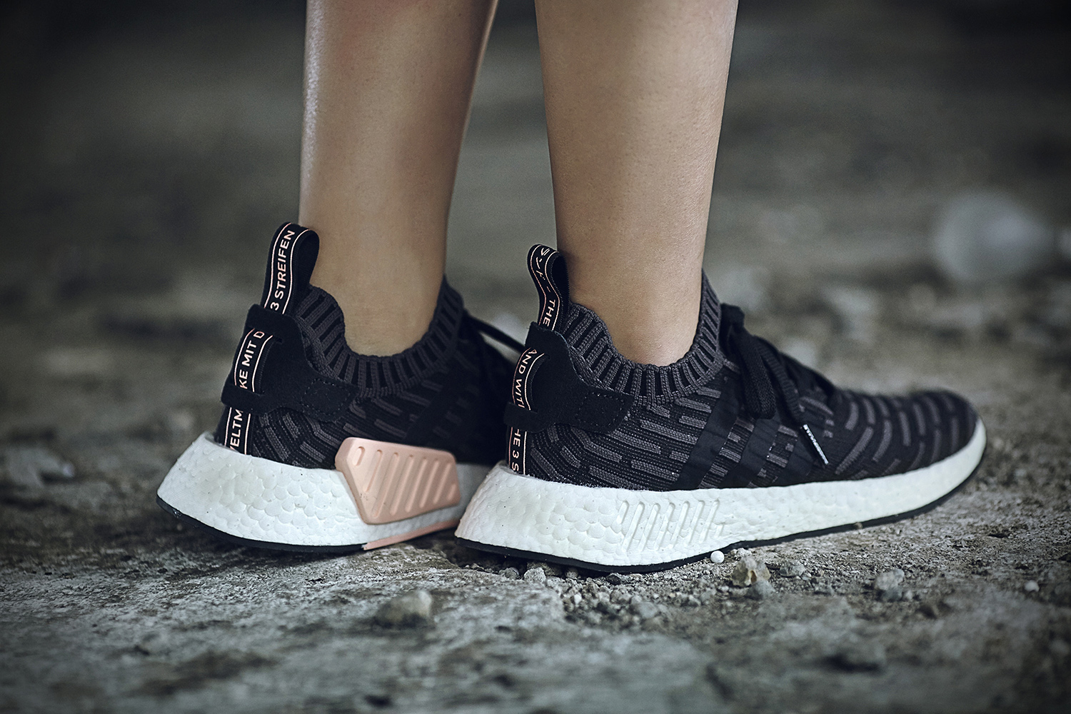 adidas-originals-nmd_r2-ntd6800_%e5%a5%b3%e6%80%a7%e9%9e%8b%e6%ac%be-2