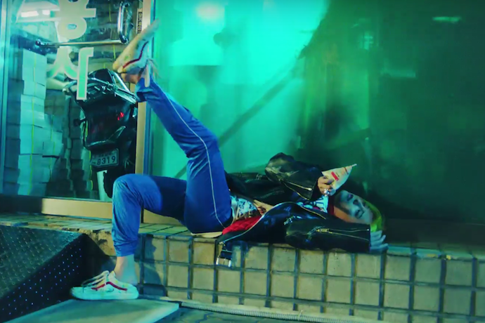 GD 在新歌 MV 裡穿的「運動褲」竟與台灣某學校撞褲！網友瘋喊：誰能代購！