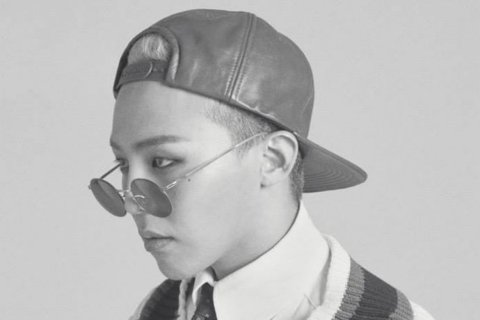 話題 / G-Dragon 演唱會最新造型果然少不了 Vans！不過你知道他曾被 Vans 打槍過嗎？
