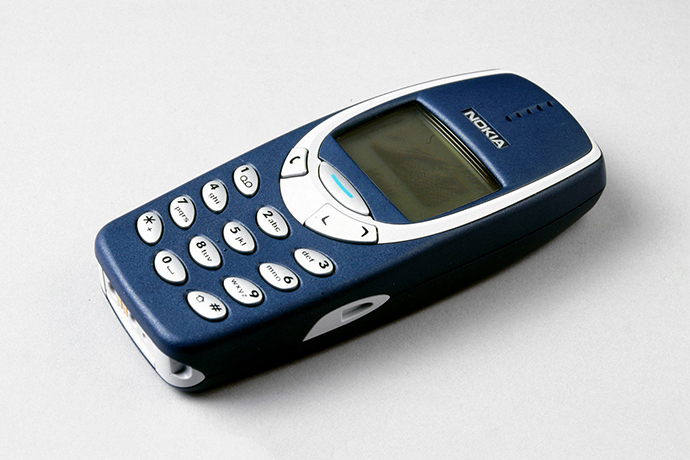 手機界的神話！摔在地板，地板都會碎的 Nokia 3310 不只回歸甚至還進化了