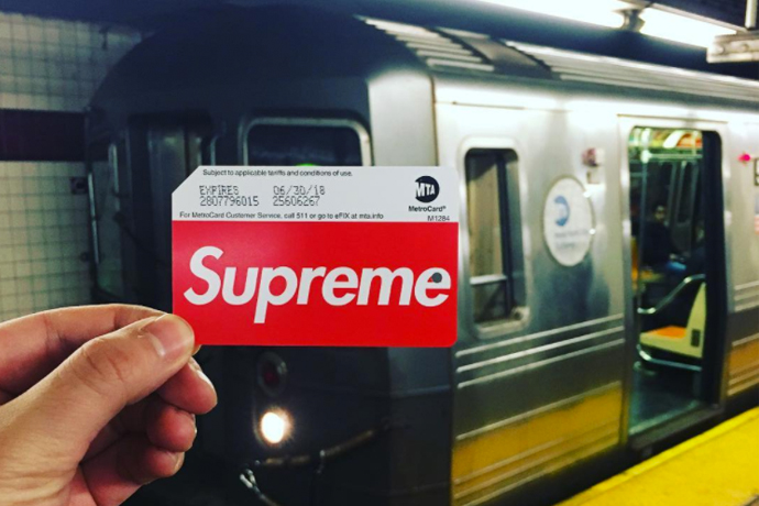 紐約地鐵站宣布開賣 Supreme MetroCard，現場暴動到需要請警察來！