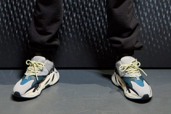 話題 / 萬眾矚目的 Yeezy Runner 極有可能是取樣自 20 年前 adidas 跑鞋？