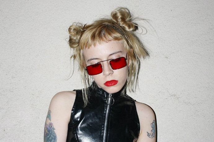 不只衣服要oversize，飾品也要重口味