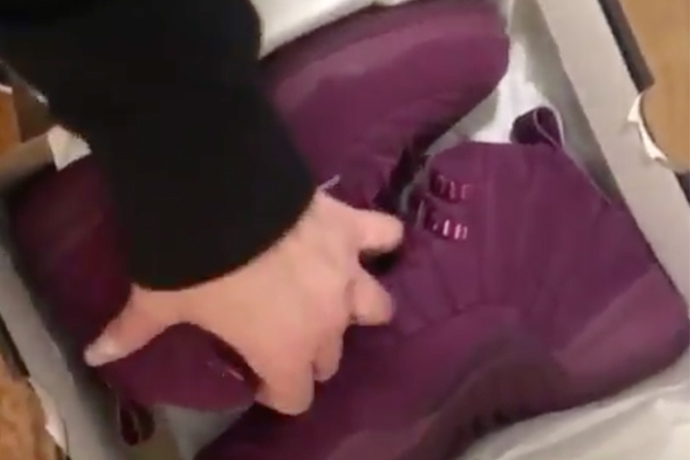 直接給你影片啦！全麂皮 PSNY X Air Jordan 12「Purple」配色大曝光！