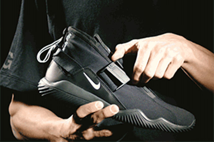 解扣、打開、把腳放進去、拉緊，完成！黑人陳建州搶先試穿「NikeLab ACG」給你看！