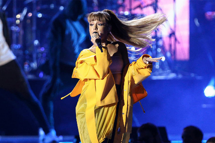九月即將抵台開唱的 Ariana Grande 英國演唱會驚傳「爆炸案」！