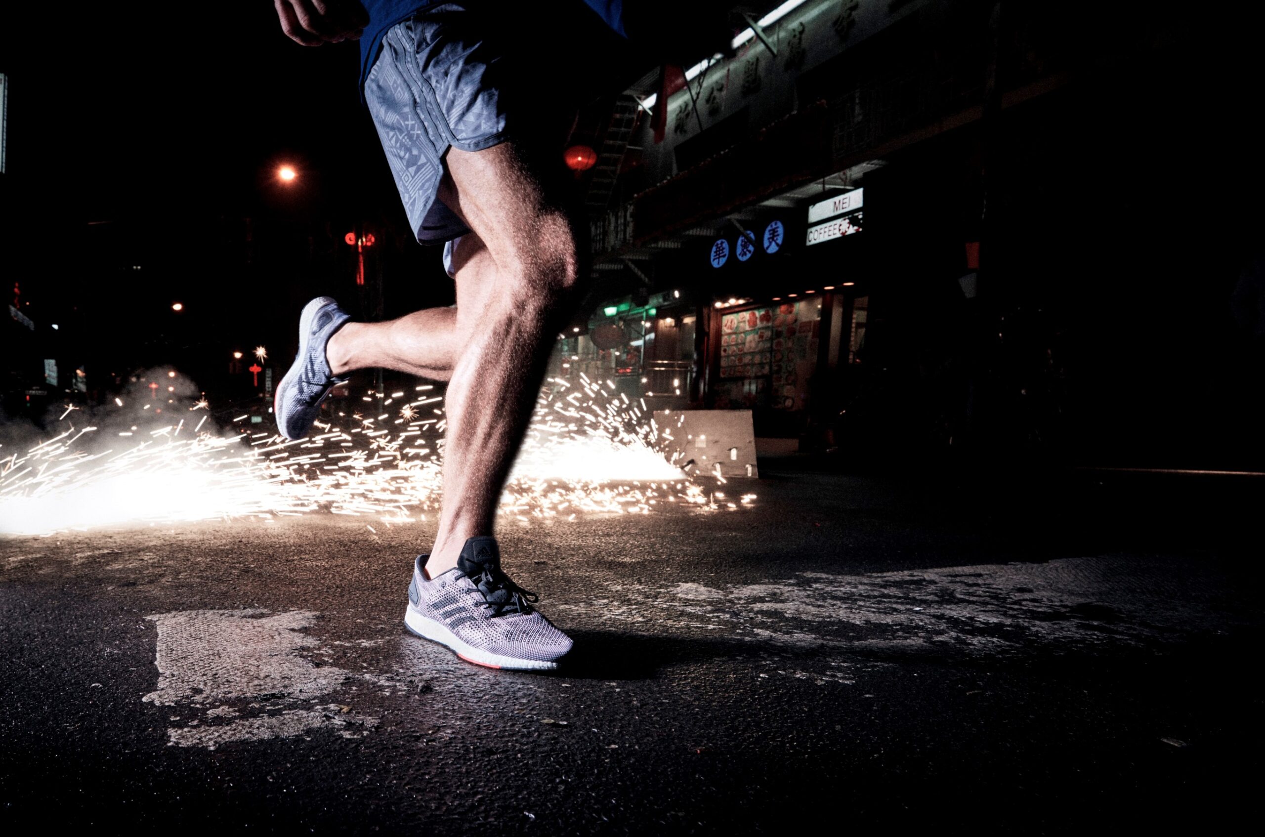 「腳跟穩定、寬楦改良」adidas 新一代跑鞋哪裡厲害？