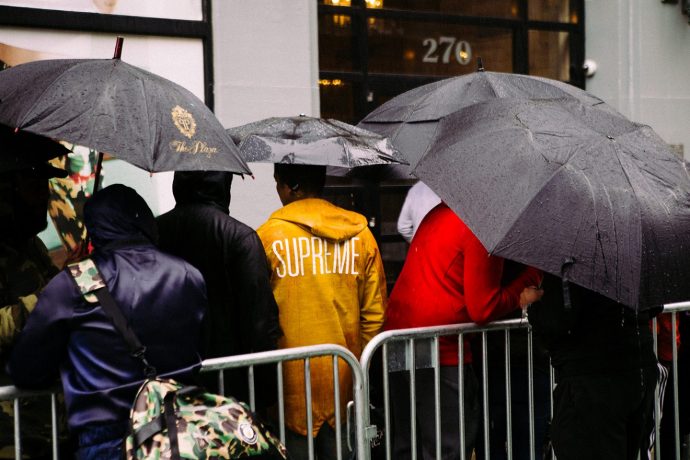 Supreme x Michael Jackson 開賣日！帶你來看看 Sup 迷們的排隊穿搭