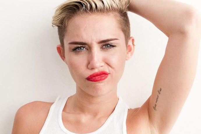 硝煙彈雨，砲聲隆隆！Miley Cyrus 與 Dolce & Gabbana 公開互嗆！