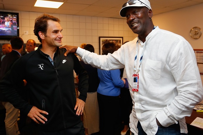 「Michael Jordan 是我的英雄！」來聽網球王子 Federer 邊買鞋邊聊另一位球王！