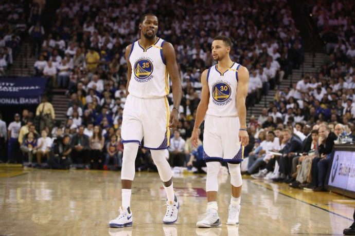 Kevin Durant 怒嗆 Under Armour，品牌當家球星 Curry 終於回應了…..