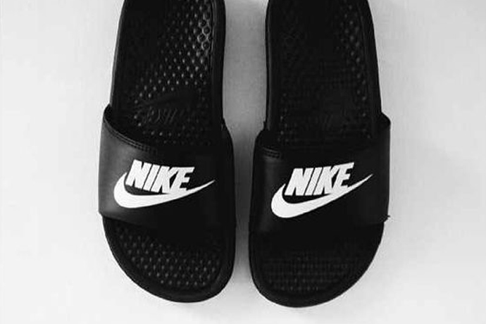 陳冠希不斷公開著用！紅極一時的「Nike 拖鞋」要回歸了嗎？