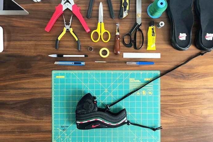 帥到嫑嫑的！神鞋口罩藝術家終於拿 Nike Air Max 97 x Undefeated 開刀 ！