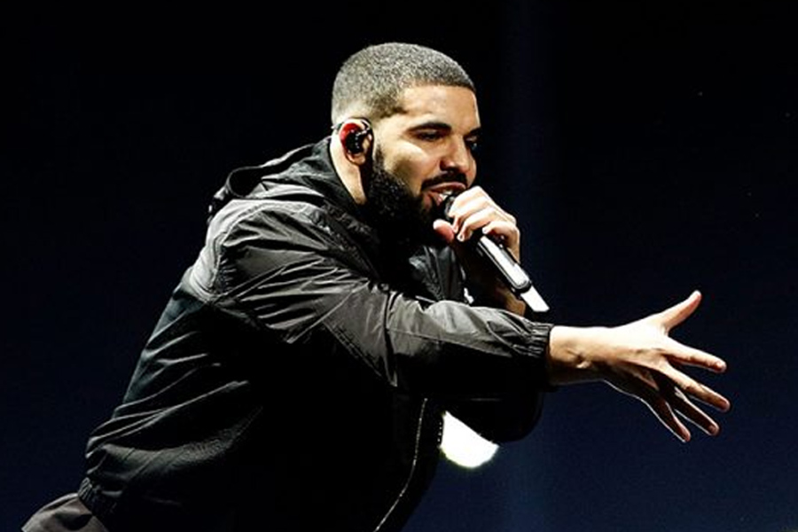 Drake 演唱會上霸氣外露 怒嗆「偷摸男」要搞死他！？