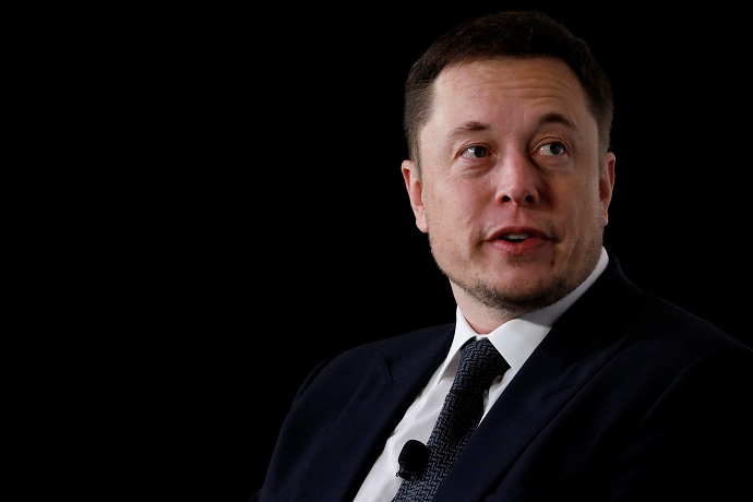現代鋼鐵人 Elon Musk 涉足潮流圈？光賣這頂「潮帽」就賺了 900 萬台幣！