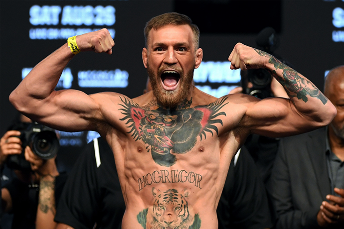 世界拳王 Conor McGregor 闖禍了！發飆襲擊巴士，連 UFC 副總裁都受傷？！